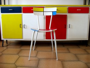 Mondrian recyklovaný nábytok Foto: pinterest